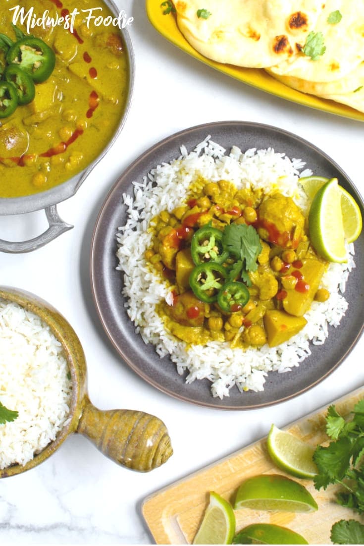 Slow Cooker Vegan Curry -- Let the slow cooker do all the work for you with this simple vegan curry! Throw in your favorite veggies, head to work and come home to a healthy dinner! #midwestfoodie #healthy #slowcooker #crockpot #mealprep #family #dinner #easy #simple #recipe #vegetarian #vegan