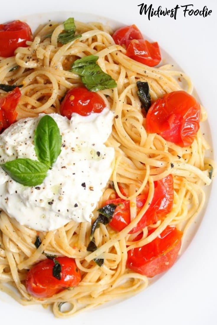 Tomato Basil Linguine with Burrata -- This tomato basil linguine is the perfect weeknight dinner. Less than 30 minutes from now you can sit down and enjoy a family dinner together! #midwestfoodie #simple #easy #family #dinner #recipe