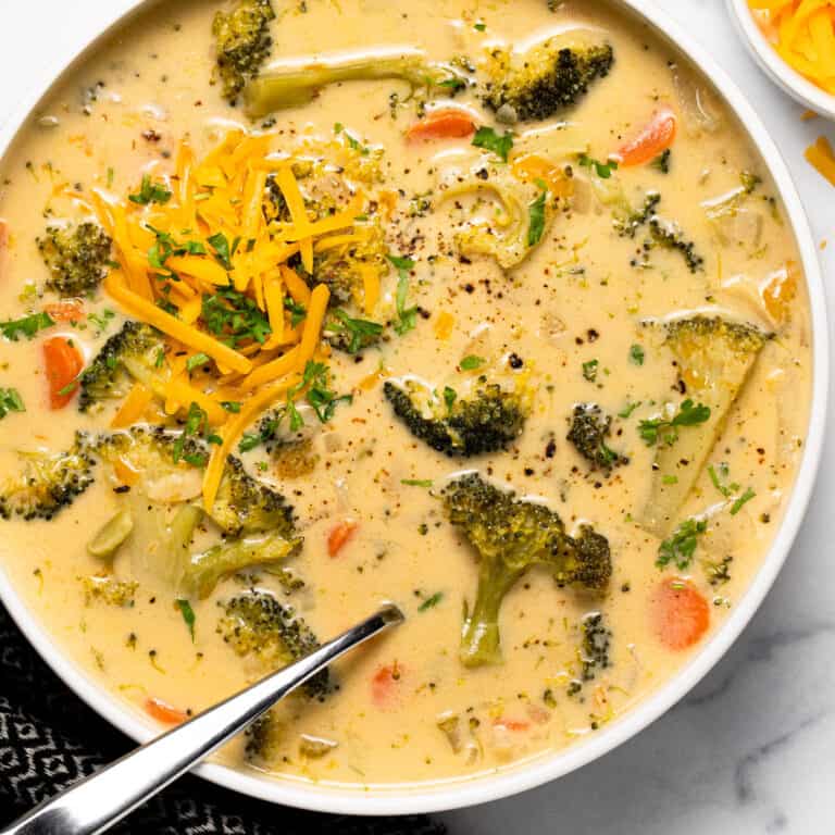 Easy Broccoli Cheese Soup – Vegetarian!