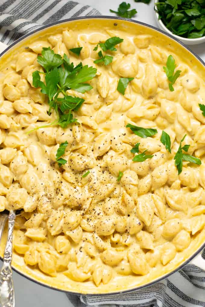 Close up shot of one pot macaroni and cheese garnished with fresh parsley 