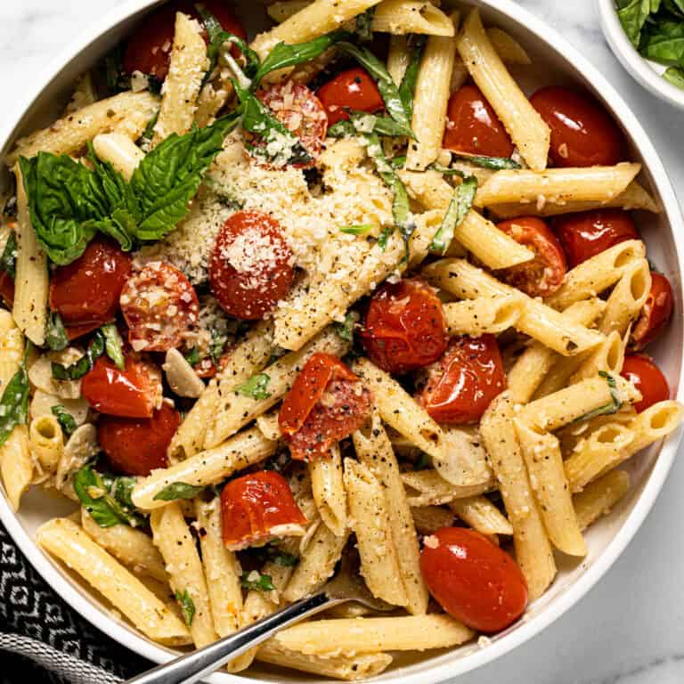 Pasta with Tomatoes and Garlic White Wine Sauce