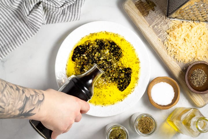 Does olive oil and balsamic vinegar go together?