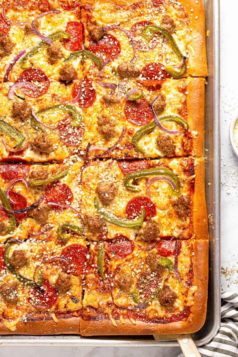 Check Out This Wicked Classic Marinara Sheet Pan Pizza Recipe!