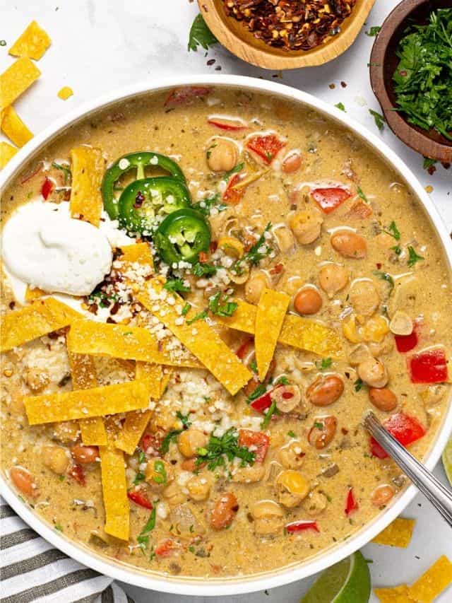 Creamy White Chickpea Chili