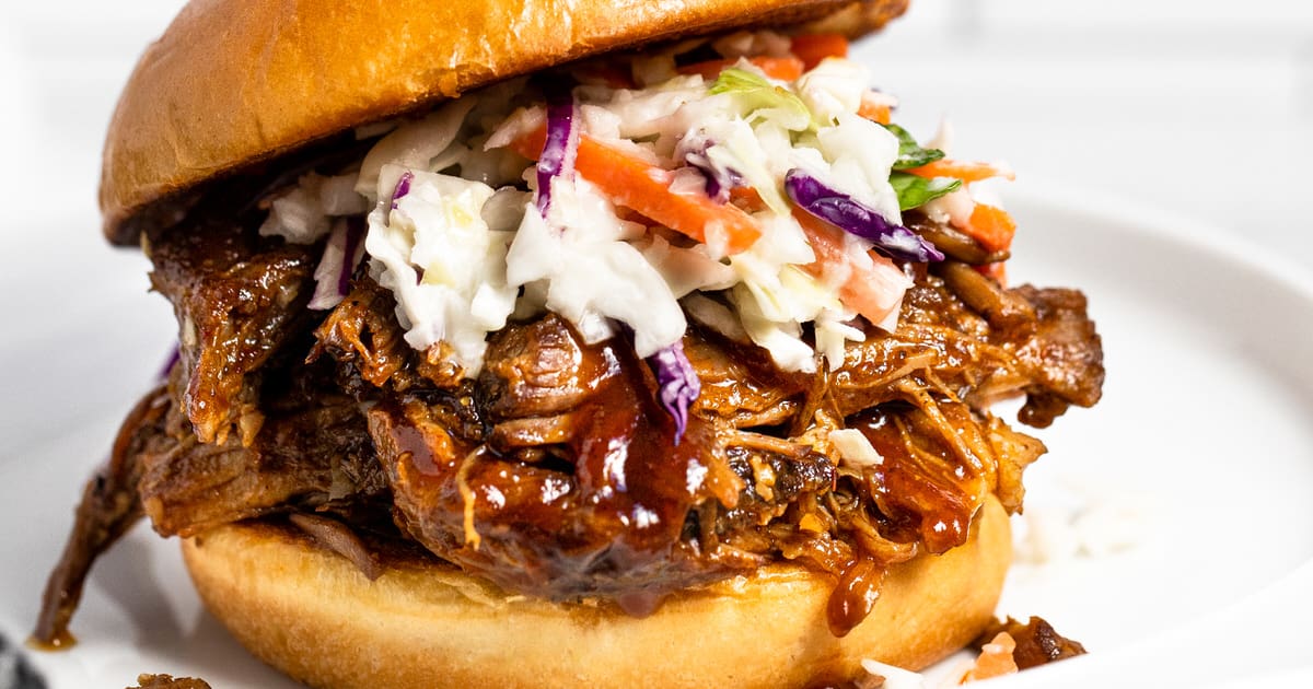 Instant Pot Pulled Pork Burger Recipe - Midwest Foodie