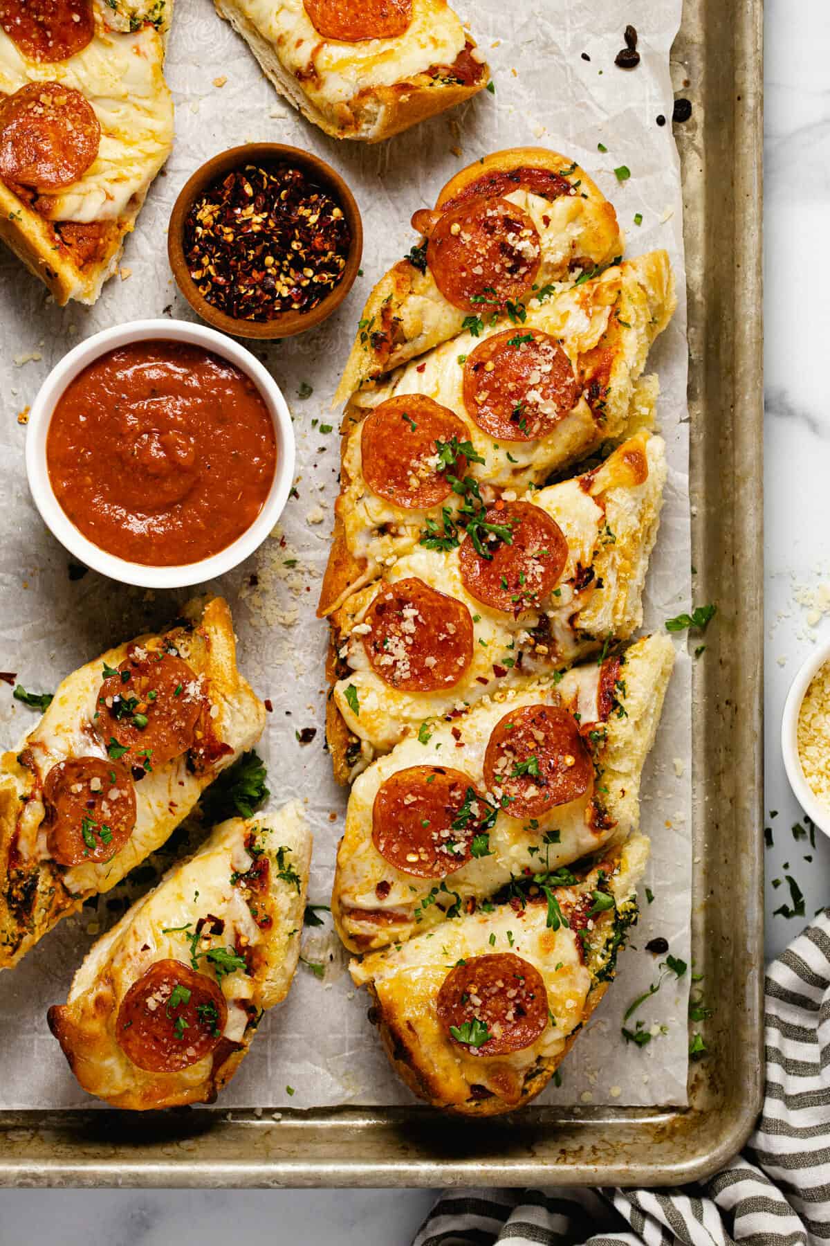 30 Minute Garlic Bread Pizza Midwest Foodie