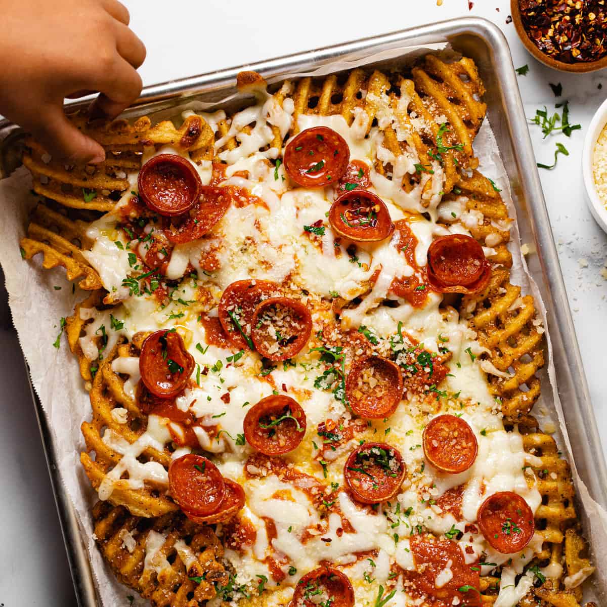 Easy Cheesy Pepperoni Pizza Fries