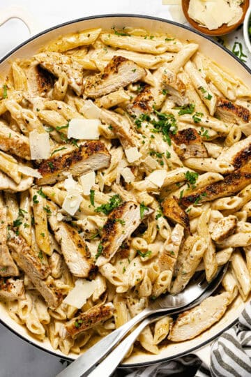 Garlic Parmesan Chicken Pasta Recipe - Midwest Foodie