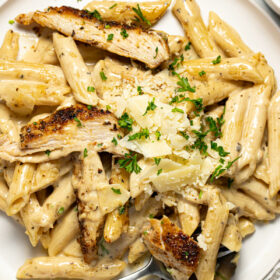 Garlic Parmesan Chicken Pasta Recipe - Midwest Foodie