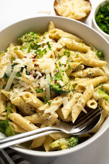 Creamy Garlic Parmesan Instant Pot Pasta with Broccoli - Midwest Foodie