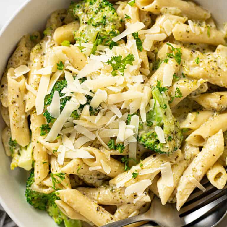 Creamy Garlic Parmesan Instant Pot Pasta with Broccoli