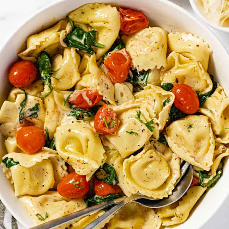 Cheese Tortellini with Garlic White Wine Sauce