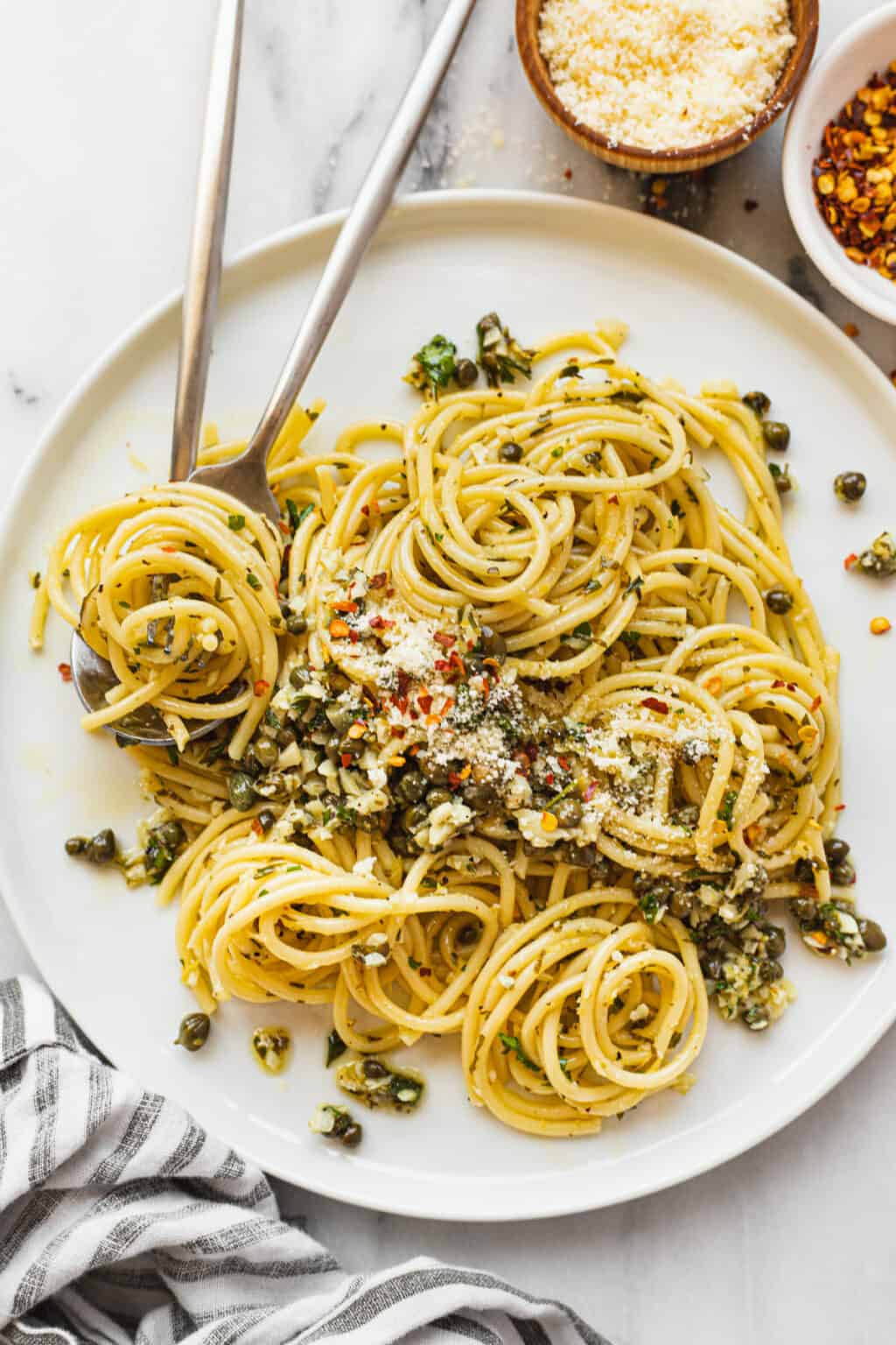 Easy 20 Minute Lemon Garlic Pasta - Midwest Foodie