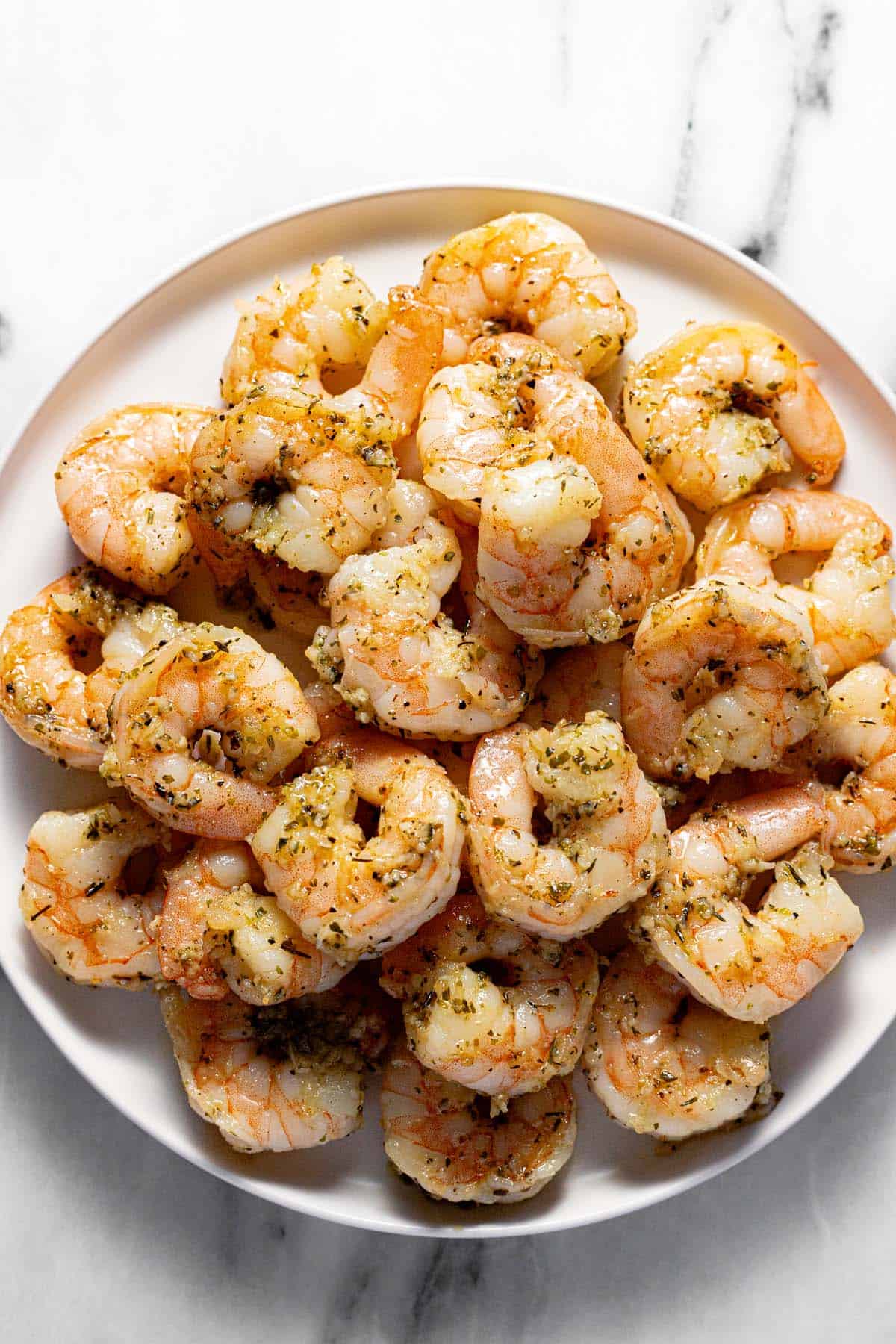 A plate of freshly cooked shrimp. 
