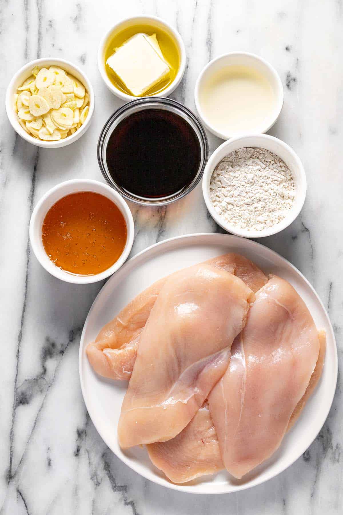 Bowls of ingredients to make garlic chicken with honey. 
