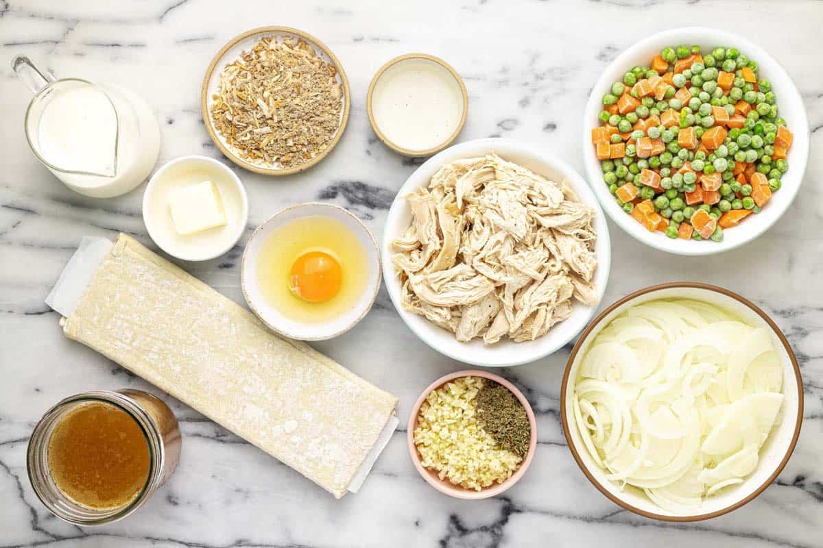 Bowls of ingredients to make French onion chicken pot pie.