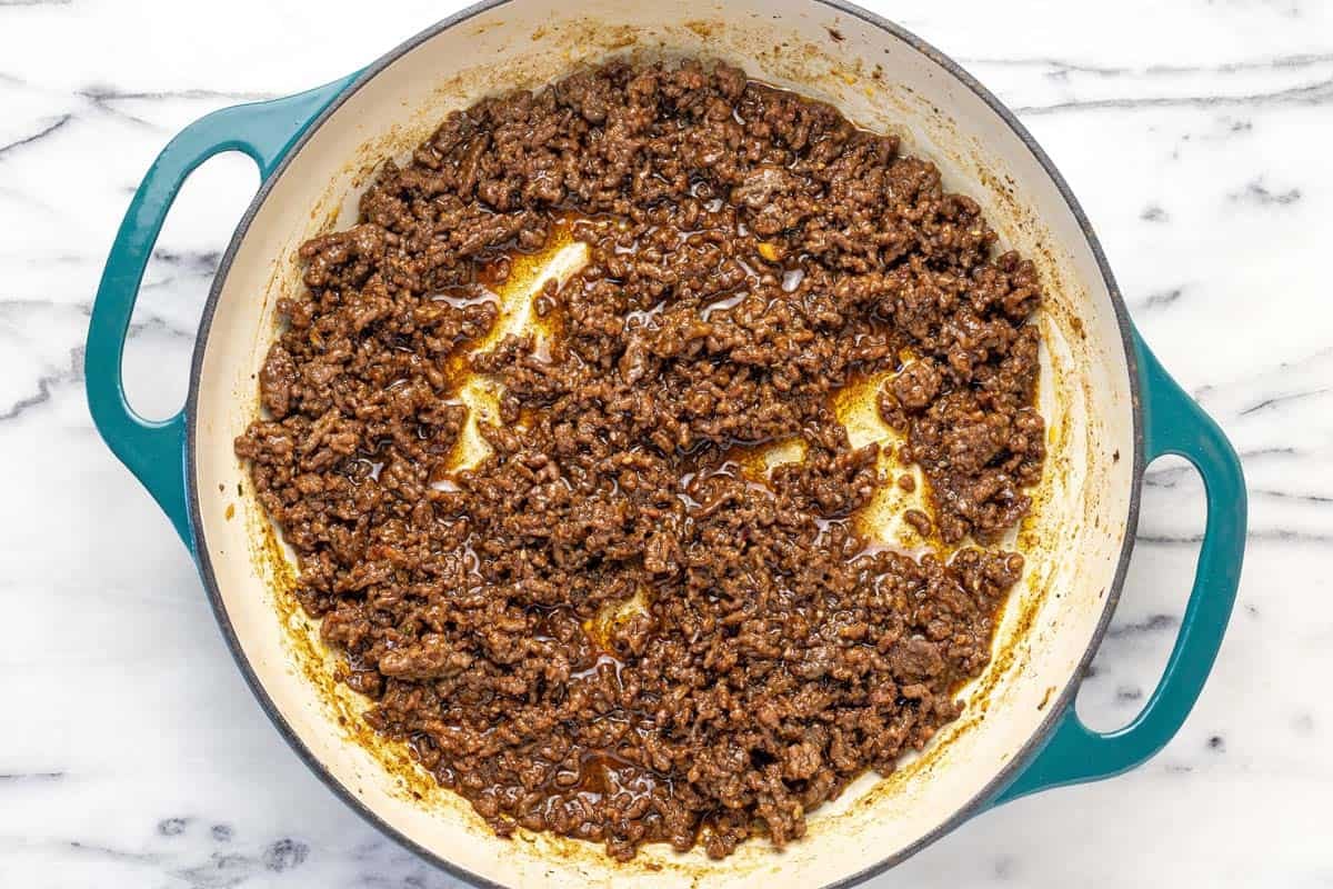 Cooked sesame ground beef in a large pan.